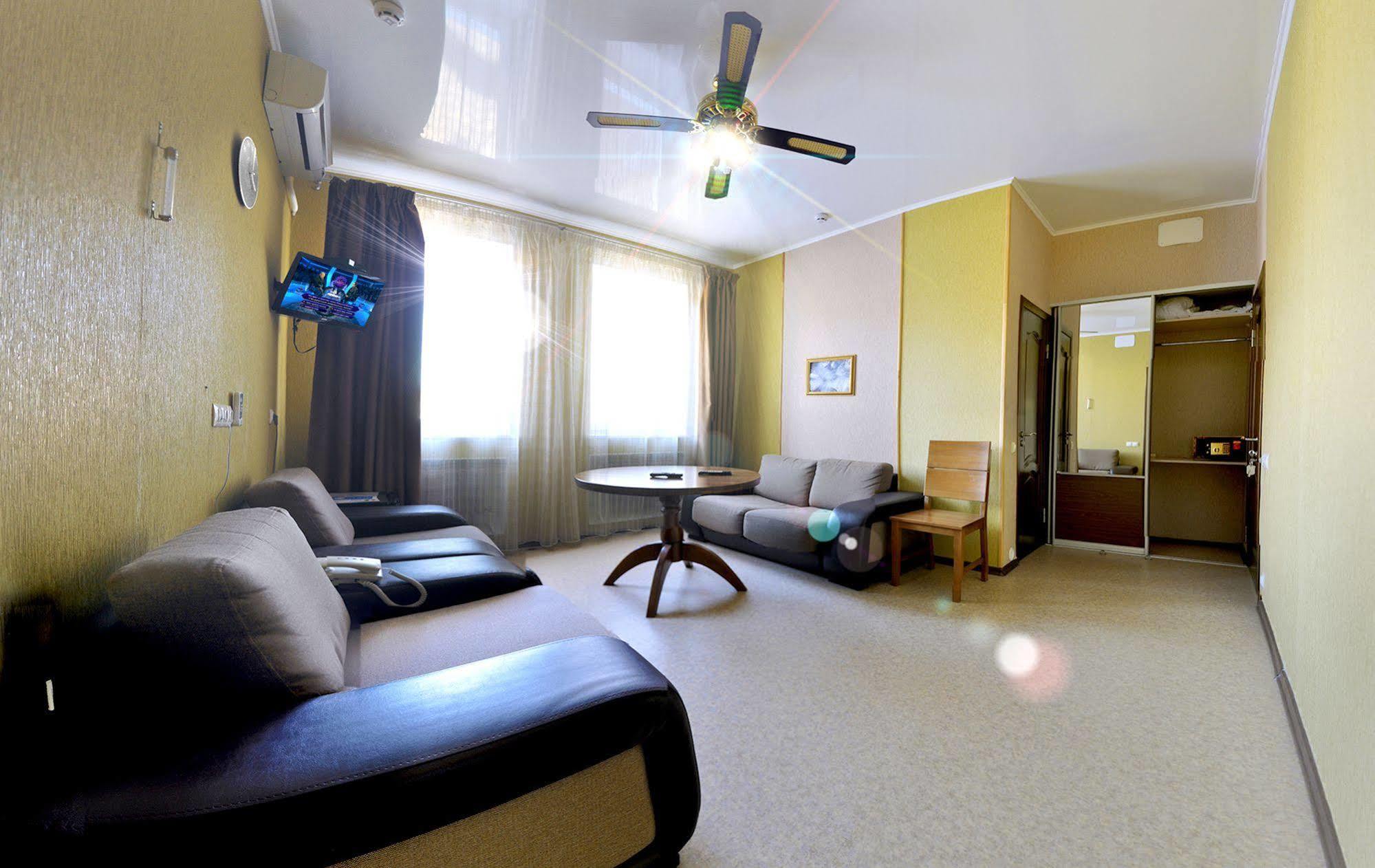 Hotel An-2 Charków Zewnętrze zdjęcie
